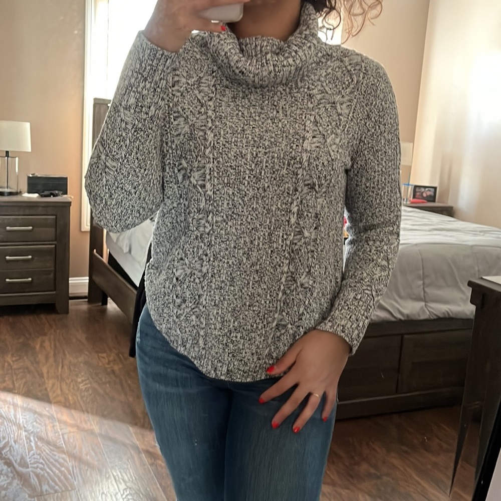 Gap women’s turtleneck sweater